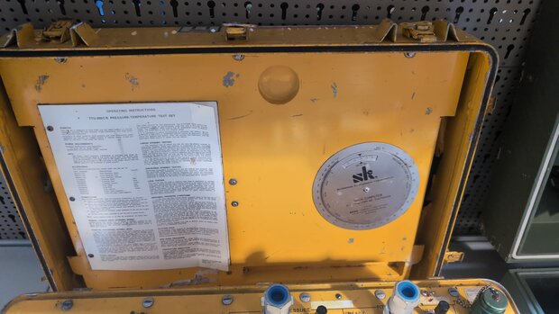 Kollsman TTU-205C/E Pressure-Temperature Test Set